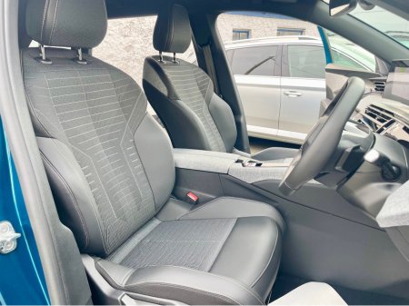 2025 Peugeot 5008 - thumbnail 16