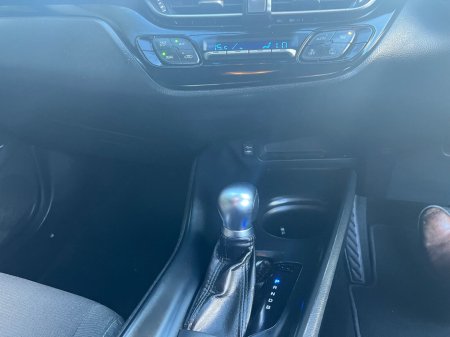 2018 Toyota C-HR 1.8 HYBRID LUNA €18,450 thumbnail