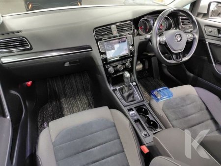 2017 Volkswagen Golf - view 3