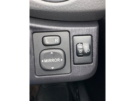 2012 Toyota Yaris - thumbnail 21