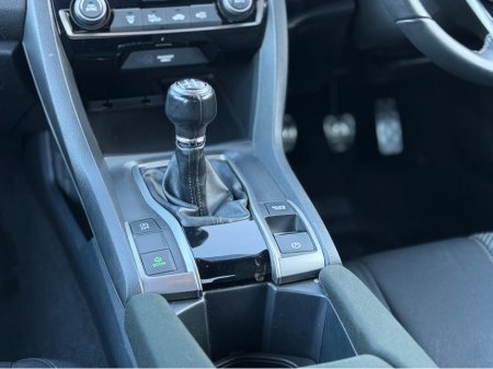 2017 Honda Civic - thumbnail 38