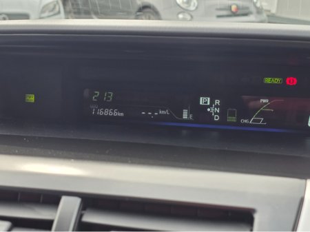 2013 Toyota Prius Alpha - thumbnail 10