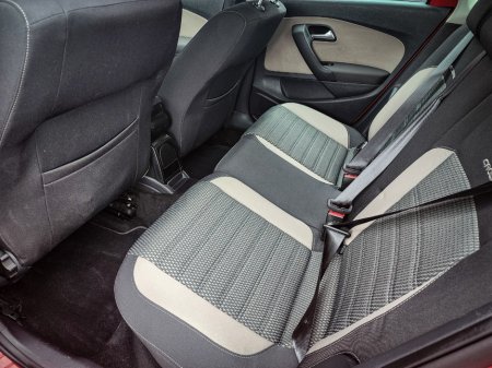 2013 Volkswagen Polo - thumbnail 32