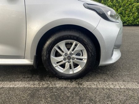 2025 Toyota Yaris - thumbnail 17