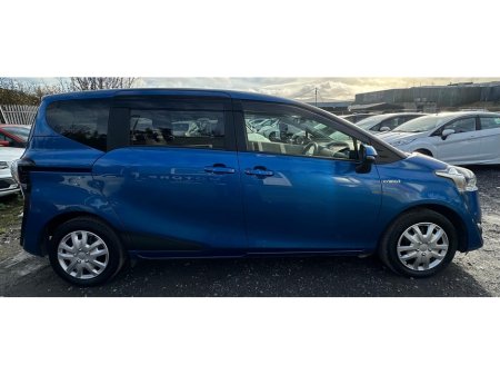 2016 Toyota Sienta 1.5 Petrol Hybrid Petrol 7 Seater Fresh Import €12,995 thumbnail