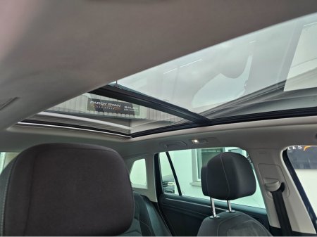 2019 Volkswagen Tiguan R-LINE 2.0 TDI MANUAL 6SPEED FWD 150HP 5DR €27,950 thumbnail