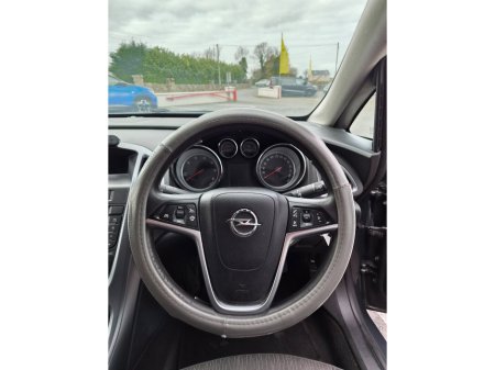 2013 Opel Astra - thumbnail 11