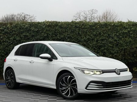 2024 Volkswagen Golf 1.0 eTSI // APPLE CARPLAY/ANDROID AUTO // DIAMOND CUT ALLOYS // DIGITAL CLUSTER €28,900 thumbnail