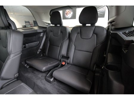 2022 Volvo XC90 RECHARGE T8 ULTIMATE DARK AWD €59,899 thumbnail