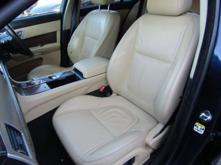 2014 Jaguar XF - thumbnail 12