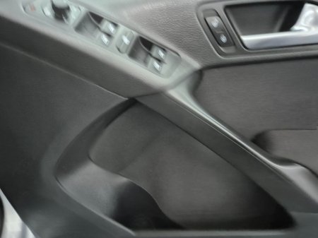 2012 Volkswagen Tiguan - thumbnail 11