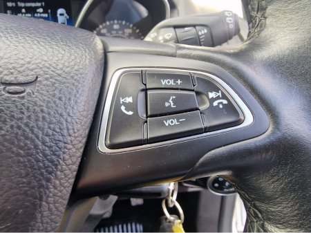 2015 Ford Focus - thumbnail 18