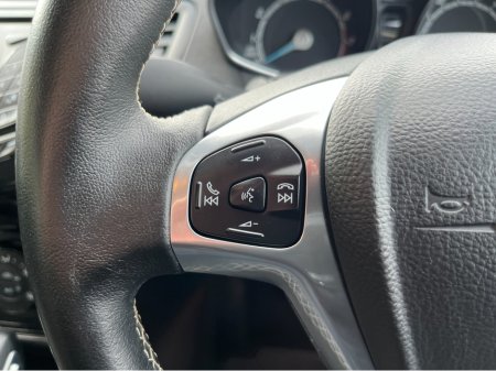 2016 Ford Fiesta - thumbnail 20