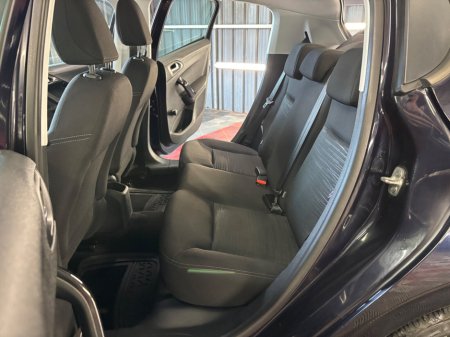 2016 Peugeot 208 - thumbnail 14