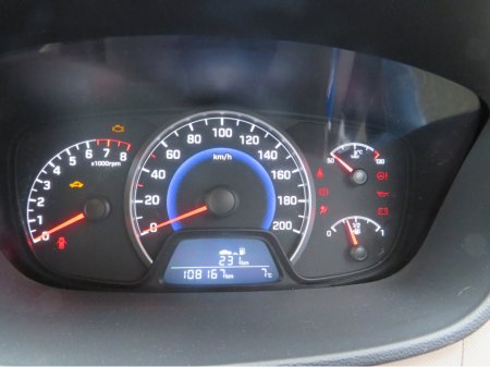 2014 Hyundai i10 5DR LOW MILEAGE PETROL NCT & TAX 26 €5,999 thumbnail