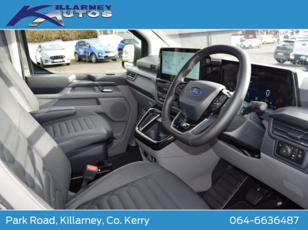 2026 Ford Tourneo Custom 2026 PHEV Tourneo Custom Limited 2.5 Auto thumbnail