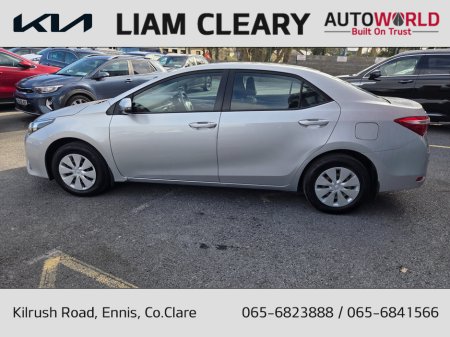 2015 Toyota Corolla - thumbnail 5