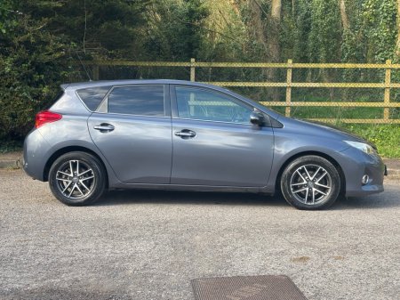 2014 Toyota Auris - thumbnail 4