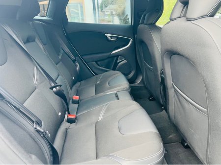 2015 Volvo V40 PRIVACY GLASS //  // REVERSE CAM €12,950 thumbnail