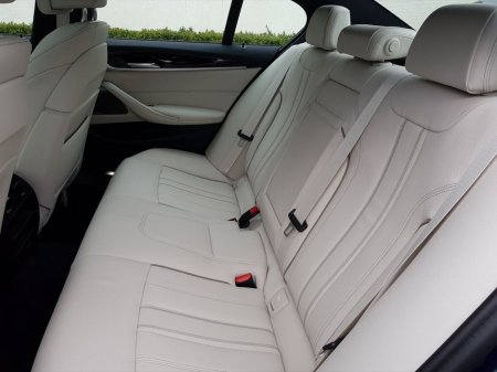 2023 BMW 5 Series 520d M Sport thumbnail