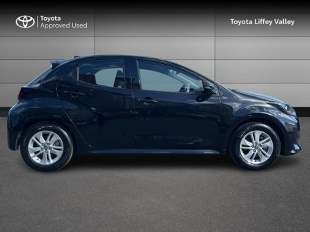 2025 Toyota Yaris - thumbnail 3