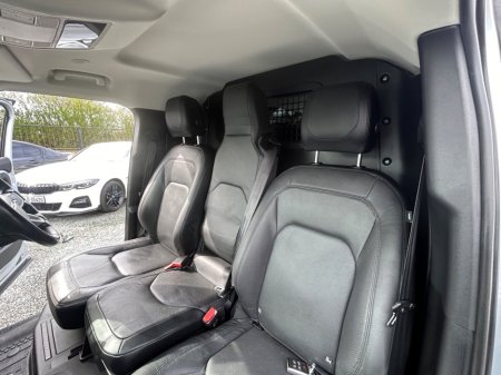 2023 Land Rover Defender - thumbnail 19