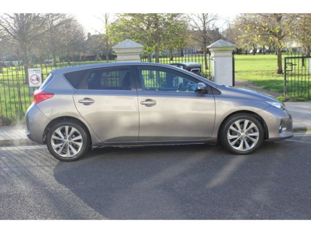 2015 Toyota Auris Luxury Self Charging Hybrid 5DR Auto - new NCT 01/27 €9,950