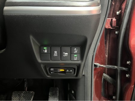 2017 Honda Stepwagon - thumbnail 12