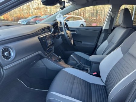 2017 Toyota Auris HYBRID SOL 4DR AUTO €17,450 thumbnail