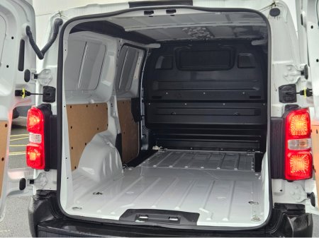 2025 Fiat Scudo DEMO SALE! 1.5 L3 120HP TECNICO 4DR €26,657 thumbnail