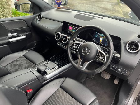 2019 Mercedes-Benz B Class B180 SPORT AUTOMATIC 1.3 PETROL //LOW MILES//HALF LEATHER SEATS//SAT NAV//REVERSE CAMERA// €20,950 thumbnail