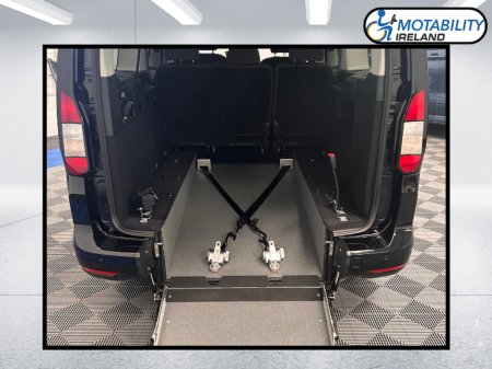 2026 Volkswagen Caddy Maxi 1.5 PHEV Hybrid Wheelchair Accessible  Taxi €66,995 thumbnail