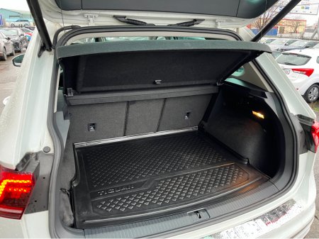 2020 Volkswagen Tiguan R-LINE AUTOMATIC 150HP 1.5 TSI //MASSIVE SPEC//FULL LEATHER//PANORAMIC GLASS ROOF//SAT NAV// €34,950 thumbnail