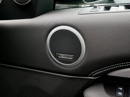 2025 Land Rover Discovery  €138,950 thumbnail