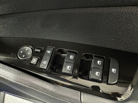 2025 Kia Sportage - thumbnail 20