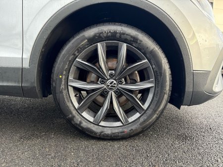 2023 Volkswagen Tiguan Allspace 2.0 TDI 122HP Life €31,975 thumbnail