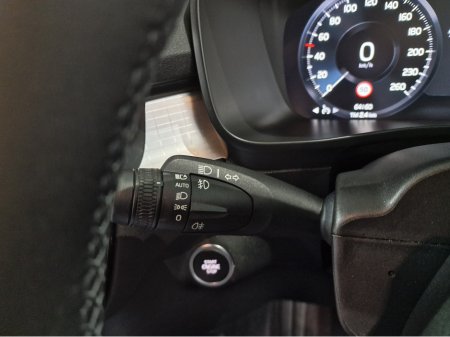 2022 Volvo XC40 T4 RECHARGE PLUS DARK AUTOMATIC **ONE OWNER / APPLE CARPLAY / BLIND SPOT ASSIST / CRUISE CONTROL / ELECTRIC BOOTLID / HEATED FRONT & REAR SEATS / REVERSE CAMERA / SAT NAV / WIRELESS PHONE CHARGING** €33,900 thumbnail