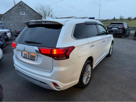 2020 Mitsubishi Outlander - thumbnail 6