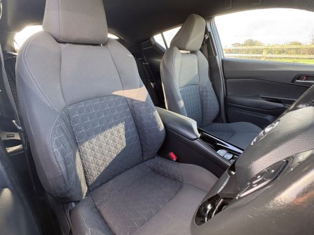 2022 Toyota C-HR 1.8 Hybrid Sport 4DR Auto, €26,900 thumbnail