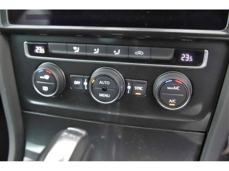 2017 Volkswagen Golf MK 7.5 1.2 TSI DSG COMFORTLINE *CARPLAY*ANDROID*PARK SENSORS* €17,490 thumbnail