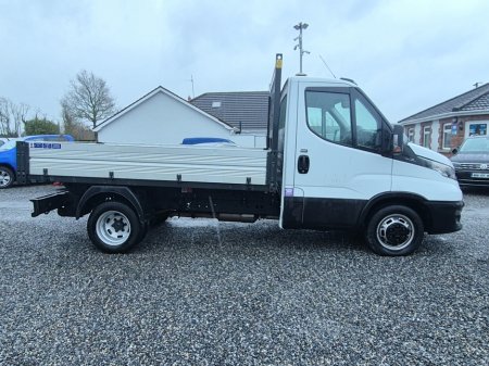 2021 Iveco Daily T35-140  Tipper with 3 seats in front and flashing beacon lights, only 39,000 miles. thumbnail