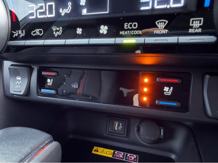 2024 Toyota Rav4 4X4 PHEV - Platinum Modelista - New model €48,940 thumbnail