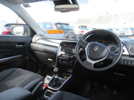 2023 Suzuki Vitara - view 2