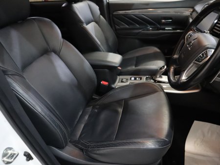 2021 Mitsubishi Outlander - thumbnail 25