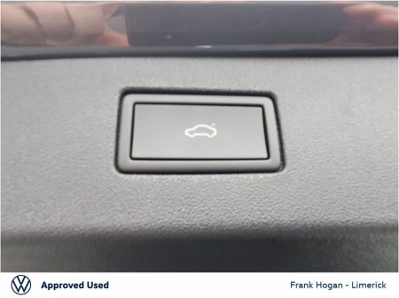 2024 Volkswagen Tiguan 2.0 TDI 150HP R-Line DSG €51,900 thumbnail