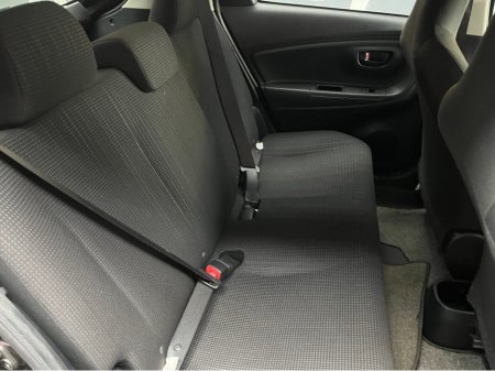 2018 Toyota Vitz - thumbnail 10