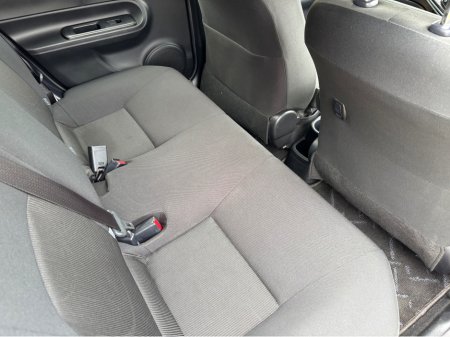 2018 Toyota Aqua - thumbnail 8