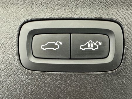 2023 Volvo XC90 T8 AWD Dark Theme €67,800 thumbnail