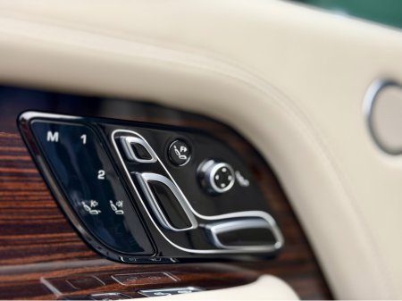 2020 Land Rover Range Rover 2.0 P400E AUTOBIOG €57,950 thumbnail