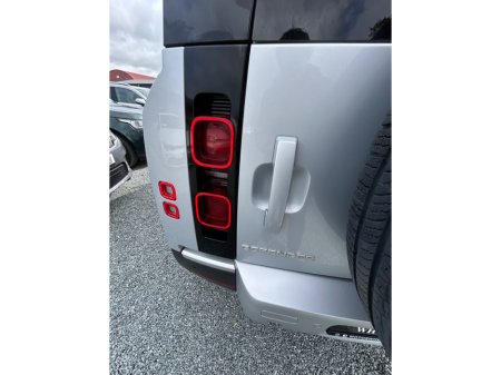 2023 Land Rover Defender - thumbnail 31